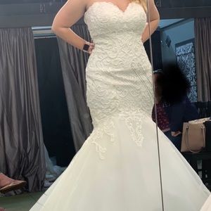 Never worn Wedding dress & Veil